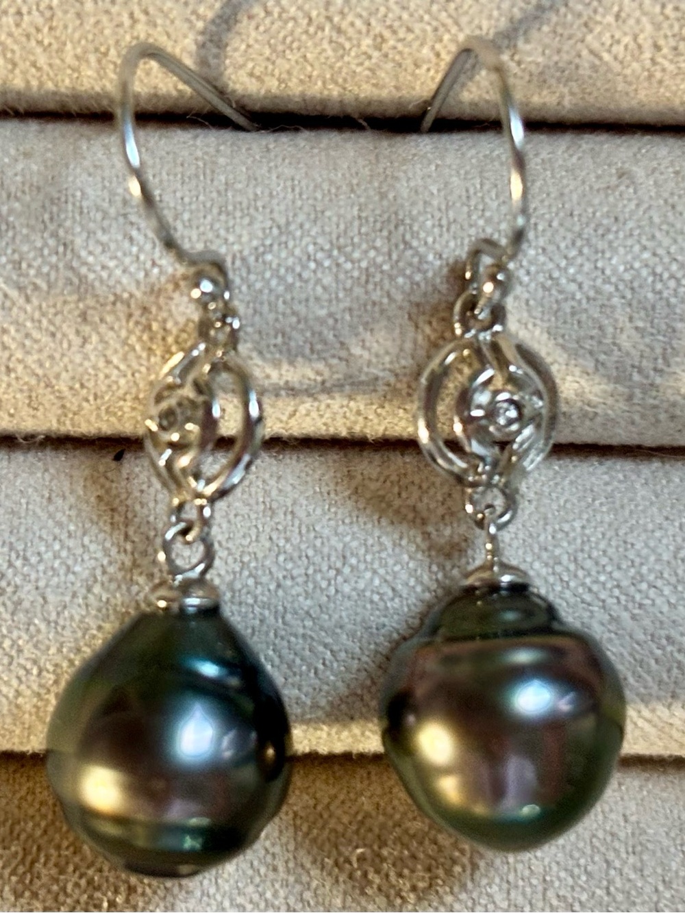 Sterling silver 925 Drop Earrings with Black Tahitian Pearl - Picture 3 of 12